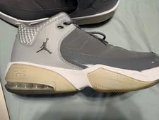 Size 10.5 - Air Jordan Max Aura 3 in Great Condition — Sneaker — resale