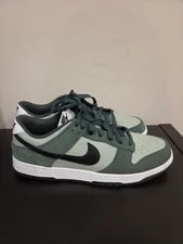 Nike — Nike Dunk Low Retro SE — Sneaker — resale