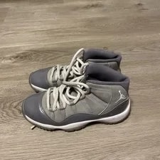 Air Jordan — Air Jordan Retro — Sneaker — resale