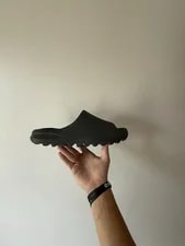 Yeezy Slide “Dark ” 3