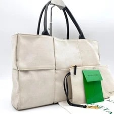 Bottega Veneta — Bottega Veneta Arco Medium — Handbag — resale