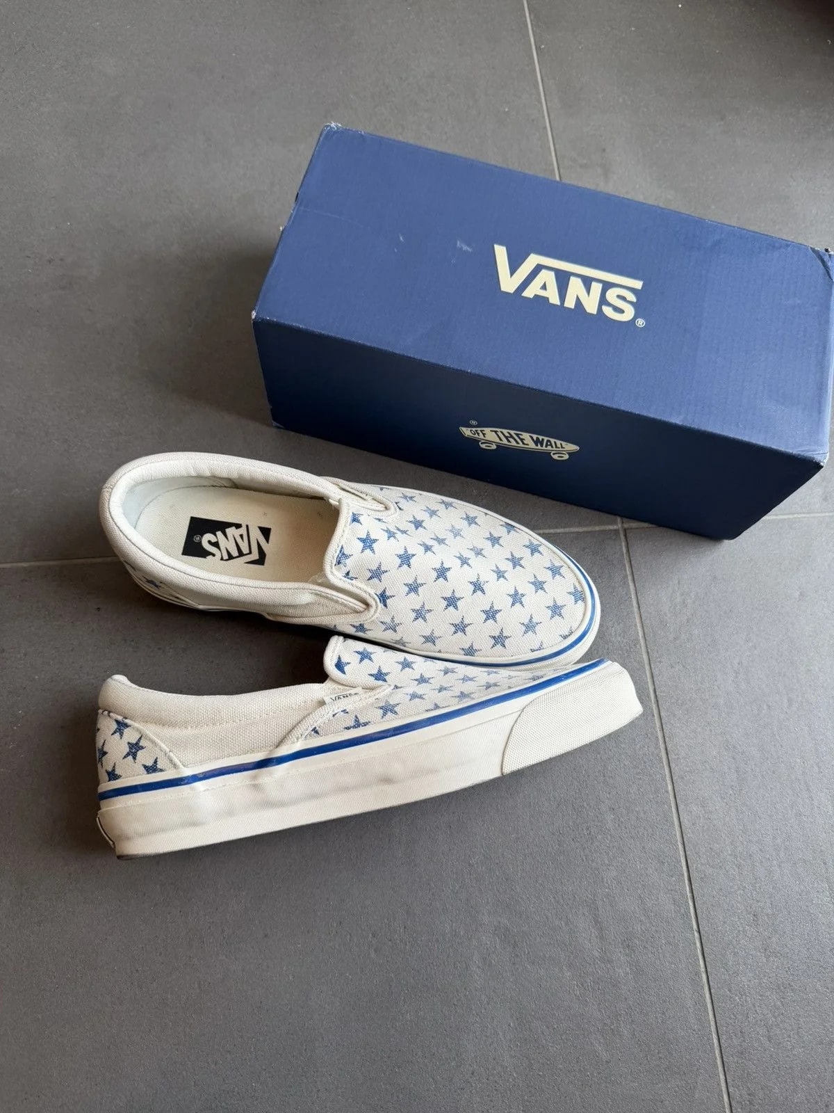 Vans — Vans Classic 98 Star Print Slip on — Sneaker — resale