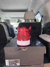 Jordan Air 1 Low SE / /Varsity 2