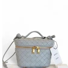 Bottega Veneta — Bottega Veneta Top Handle Vanity Case (pa061226e0r) — Handbag — resale
