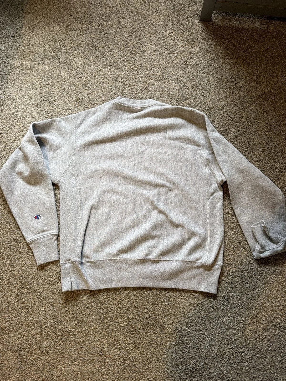 Champion — Champion Sweatshirt Reverse Weave — streetwear — resale