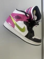 Air Jordan — Air Jordan 1 SE Mid Cyber Active — Sneaker — resale