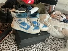 Air Jordan 1 Mid Legend 2