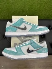 Nike SB Dunk Low April Skateboards 2