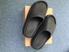 Yeezy — Yeezy Slide - 44.5 / US 10 — Sneaker — resale