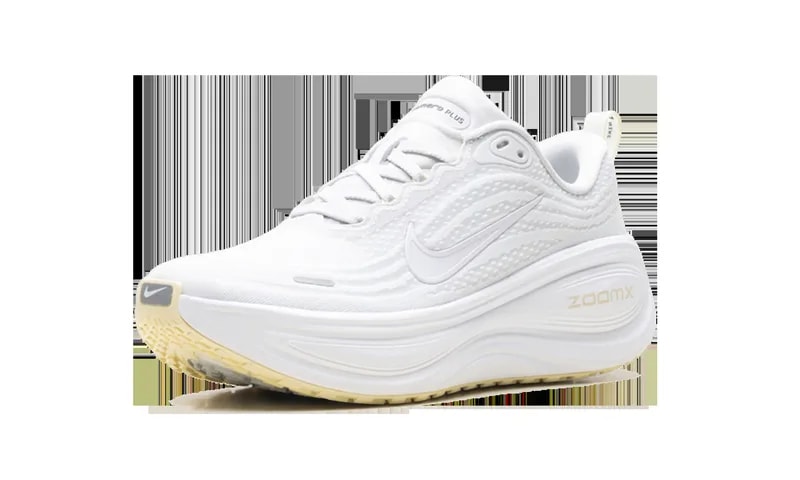 Vomero Plus Wmns "Photon Dust Alabaster" HV8154 009 4