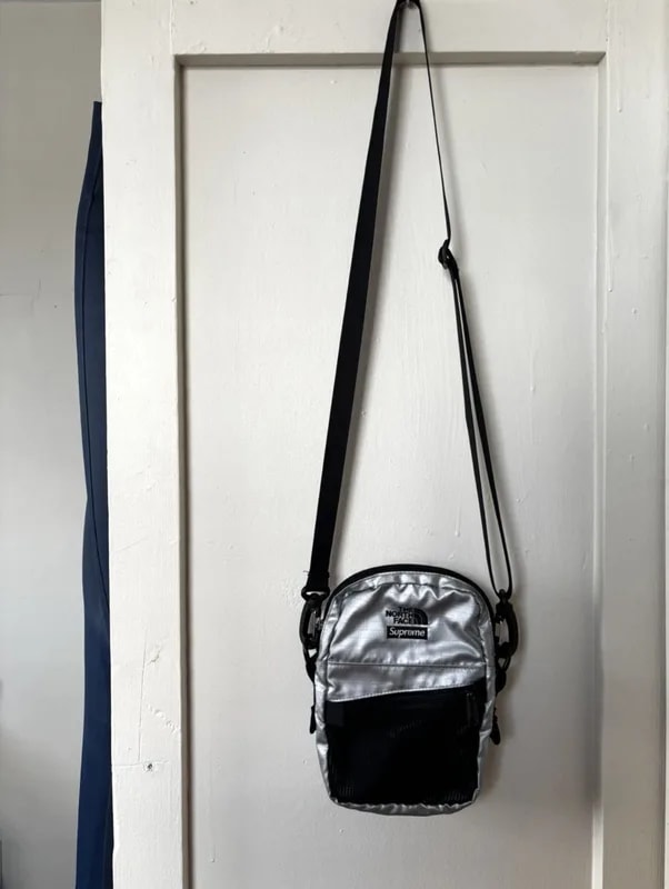 Supreme — SS18 Supreme the North Face Metallic — Handbag — resale
