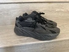 Adidas Yeezy Boost 700 V2 Vanta — Sneaker — deal