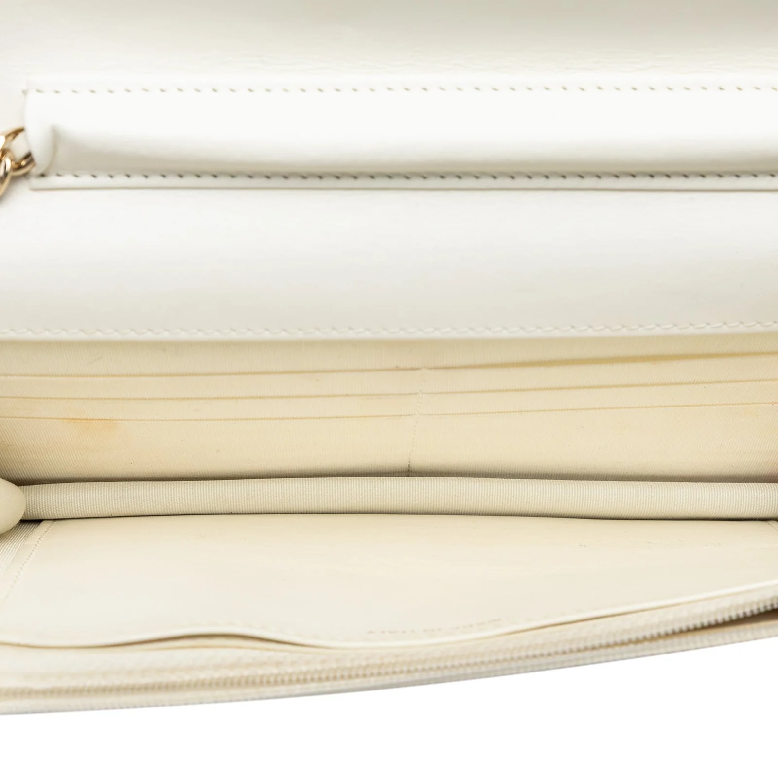 CC Crinkled Chevron Wallet on Chain 4