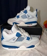 Air Jordan — Air Jordan 4 Retro Military — Sneaker — resale