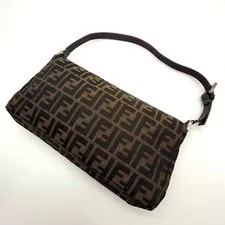 Fendi Mamma Bucket Magnet Hardware 3