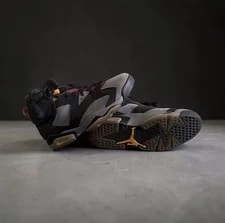 Air Jordan — Size 11 - Air Jordan 7 Retro 2011 — Sneaker — resale