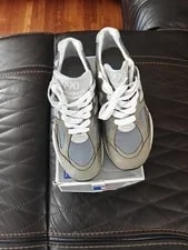 New Balance — Size 9 - New Balance 990v2 — Sneaker — resale