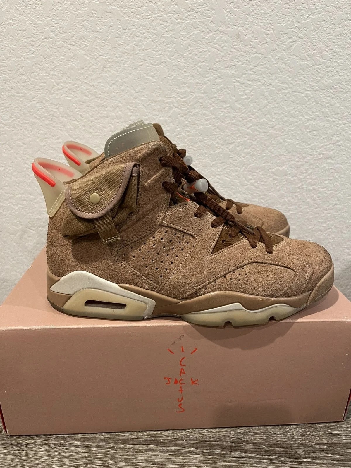 Travis Scott — 6 British — Sneaker — resale