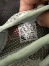 Yeezy 350 V2 Tint Size 10.5 Very Clean 4