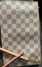 Louis Vuitton Neverfull Pochette — Removable Wristlet 3