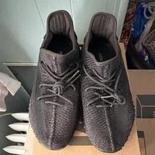 Yeezy — Adidias Yeezy 350 V2 Non-Reflective — Sneaker — resale