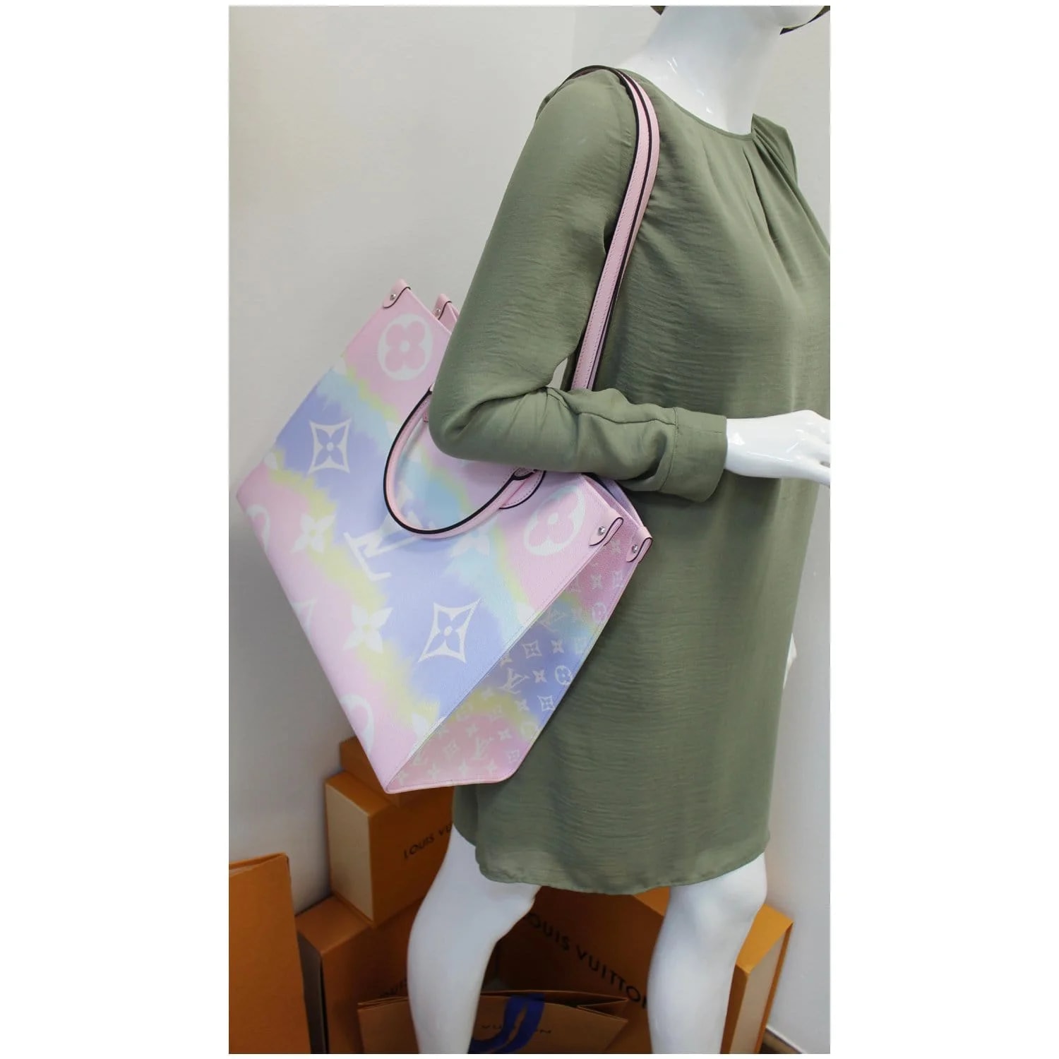 Louis Vuitton Escale Onthego Pastel 2