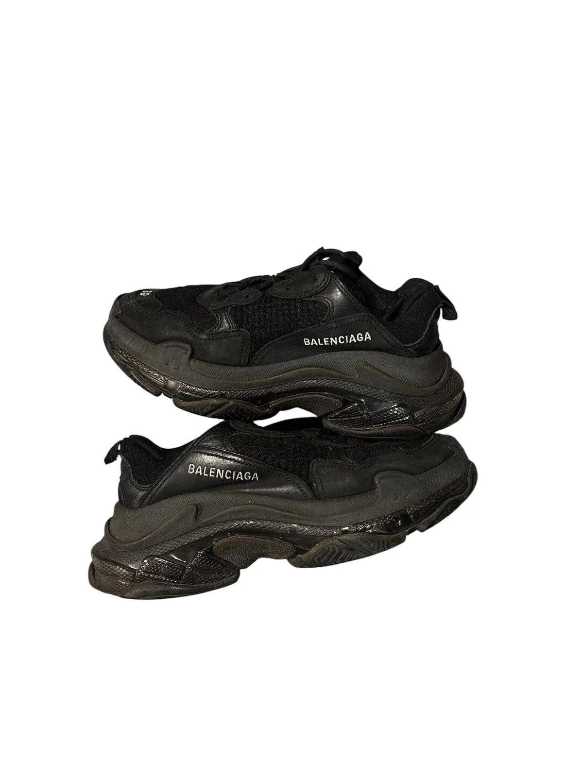 Balenciaga — Balenciaga Triple S (7.5M/9W) — Sneaker — resale