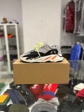 Yeezy Boost 700 Size: 2