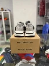 Yeezy Boost 700 Size: 4