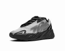Adidas Yeezy Boost 700 Mnvn Metallic GW9524 Size 4