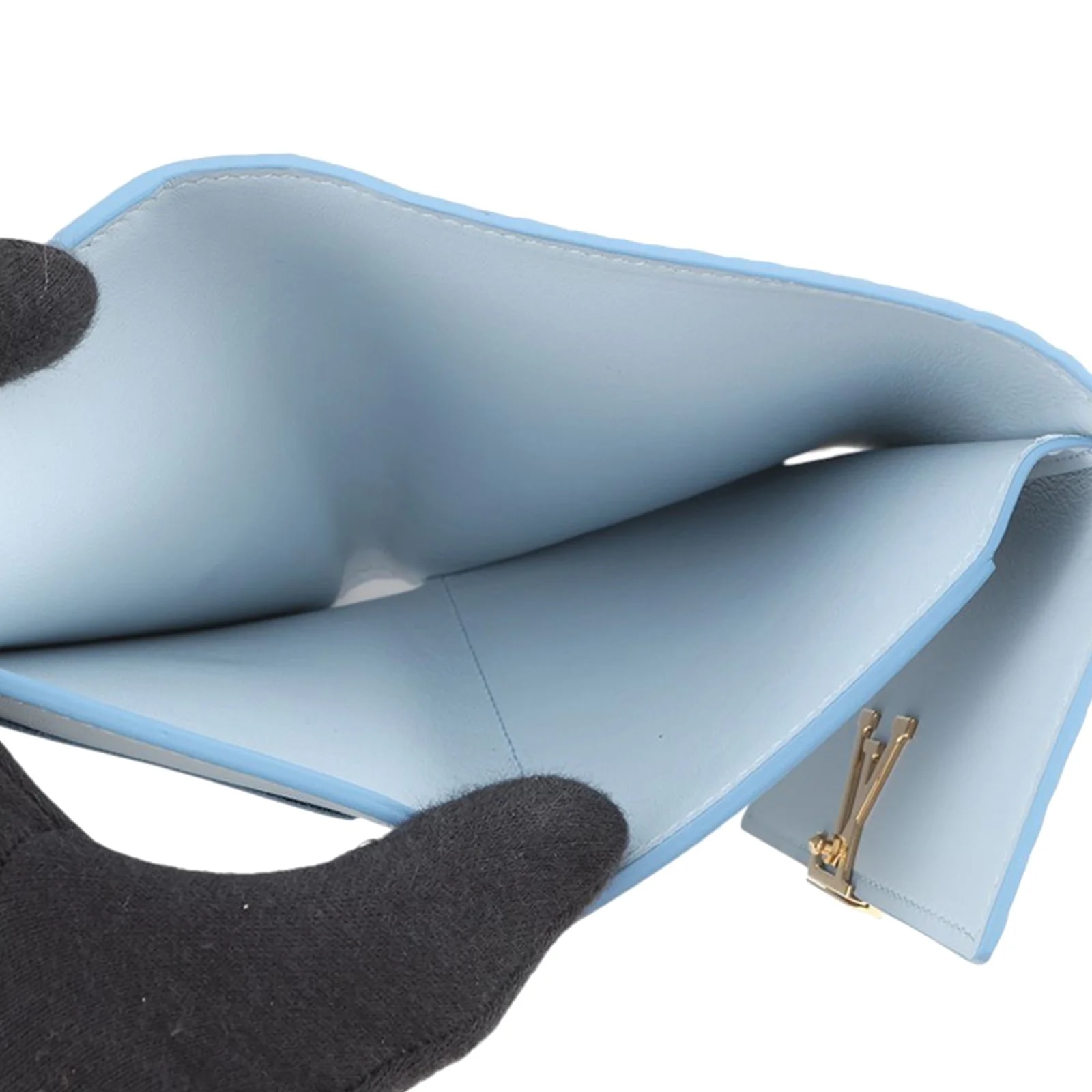 Taurillon Capucines Wallet 3