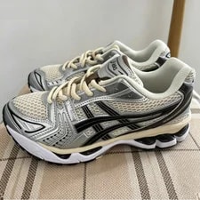Asics — Asics Gel Kayano 14 Metalic US10 — Sneaker — resale