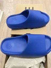 Adidas Yeezy Slides / 3