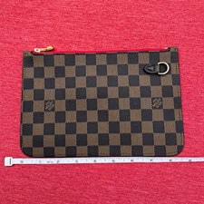 Louis Vuitton — Louis Vuitton Neverfull Pochette Zip Lining Strap — Handbag — resale