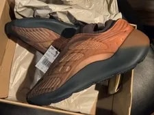 Adidas Yeezy 700 V3 Fade 4