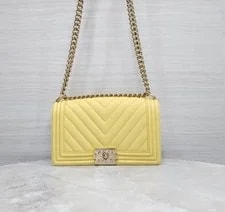 Chanel — Chanel Chevron Boy Flap Medium 27 Series 156837879 [P] — Handbag — resale