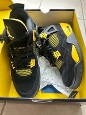 Size 7.5 - Jordan 4 Retro Mid 3
