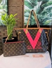 Louis Vuitton — Louis Vuitton Ltd Edition V Cities Neverfull W — Handbag — resale