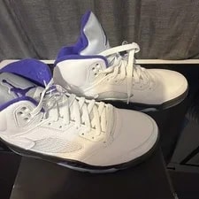 Size 9 - Jordan 5 2022 2