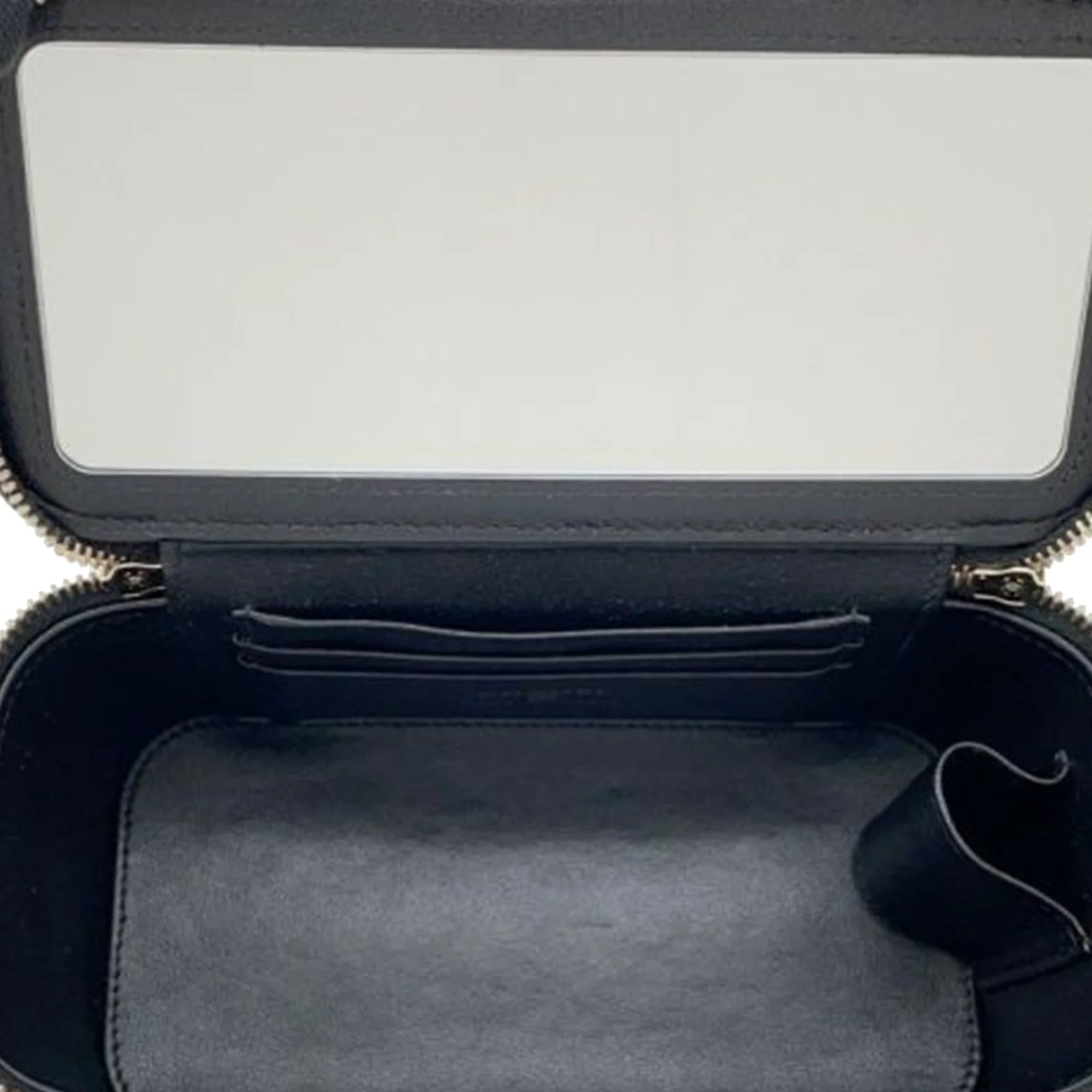 Small Coco Casino Vanity Case With Chain 4