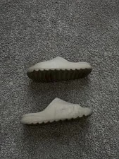 Yeezy — Yeezy Slide 2021 — Sneaker — resale