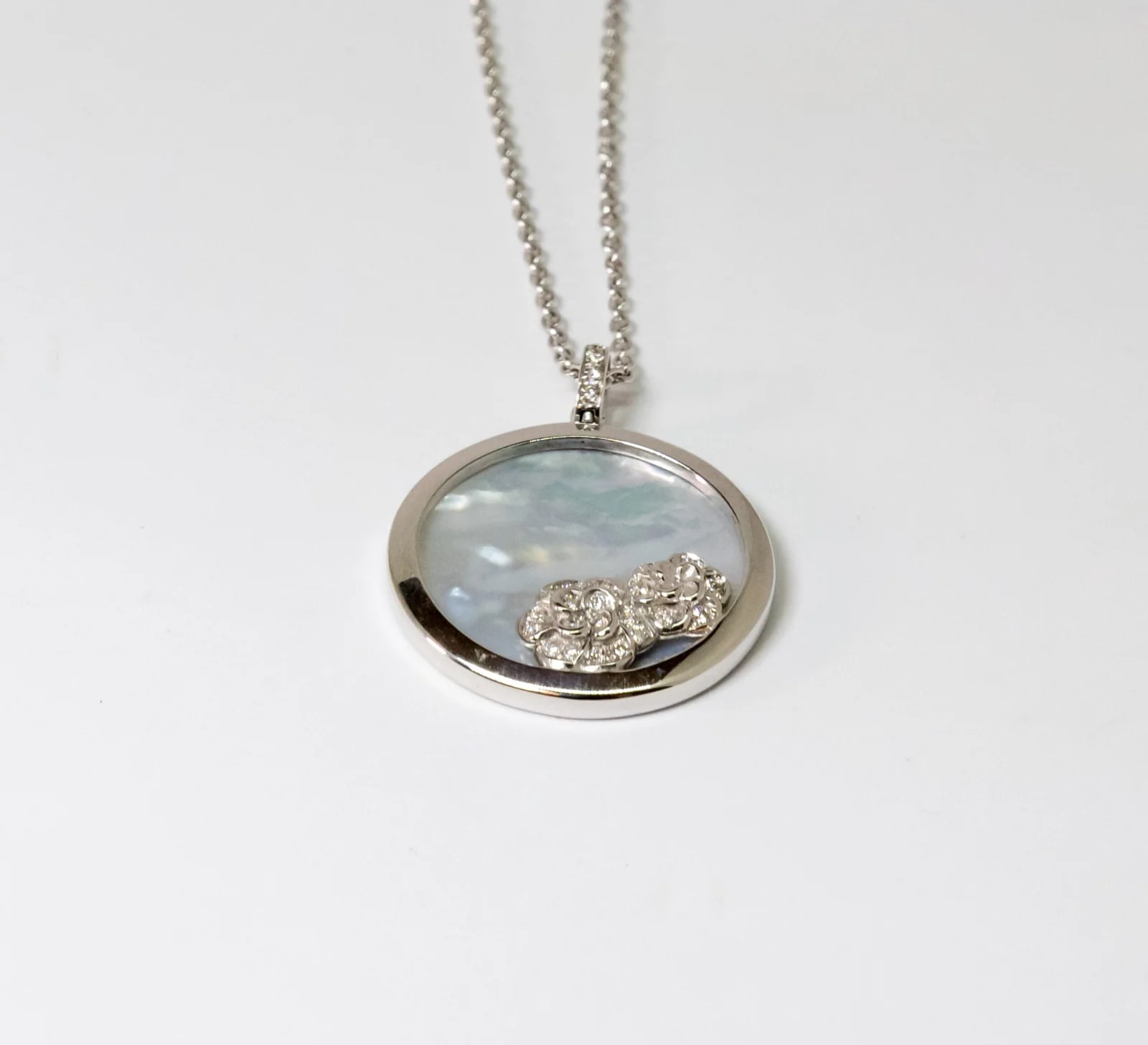 Worldofluxuryus — Carrera Y Carrera Baile Garden 18K White Gold & Diamonds Pendant — Watch — resale