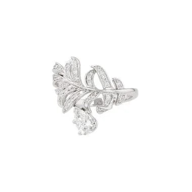 Chanel — Chanel Plume de in White Gold and Diamonds — Jewelry — resale