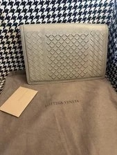 Bottega Veneta — Bottega Veneta Pouch New — Handbag — resale