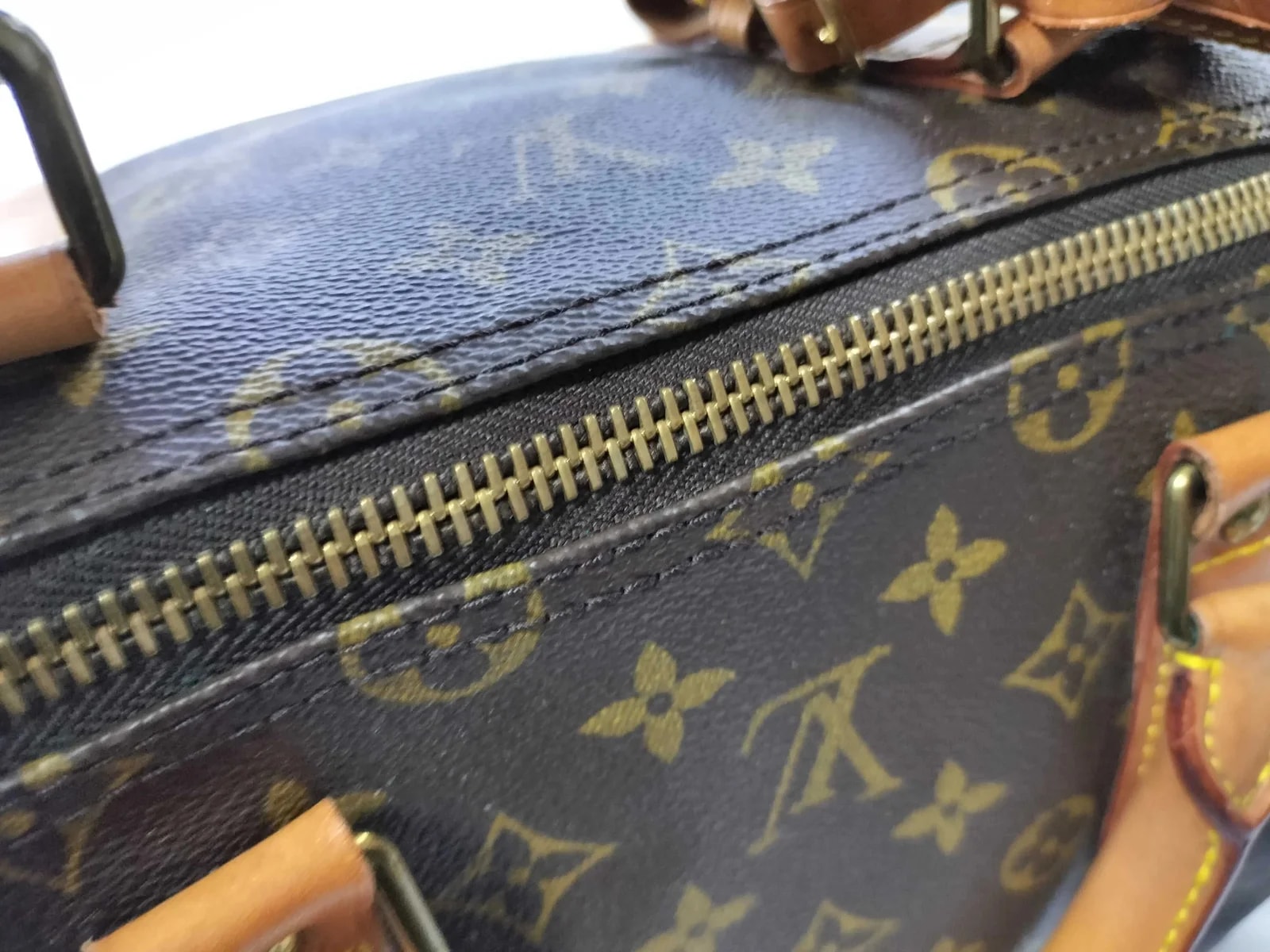 Louis Vuitton Keepall Bandouliere 2