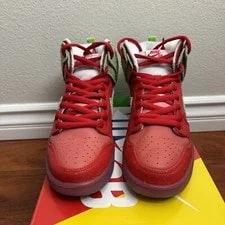 Nike SB Dunk High Strawberry Cough 2
