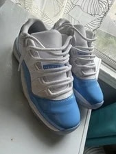 Jordan Air 11 Low / Lace-Up Basketball 2