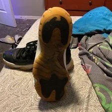 Jordan Air 11 ’S Mid-Top Basketball 4