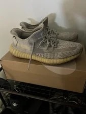 Yeezy 350 Size 10 ’s No Original Box and in Good Condition 4