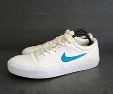 Nike SB — Nike SB Charge Skateboarding Shoes 9. — Sneaker — resale